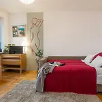 P&O Apartments Center